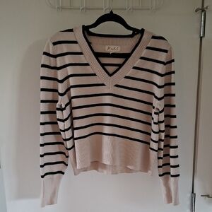 Marled Women's Black and Cream Striped Cropped V-Neck Sweater (Size XL)
